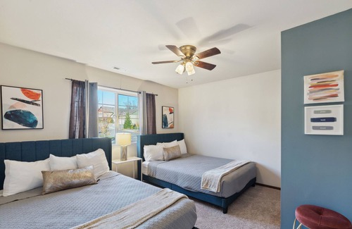 Sedro-Woolley House | Sedro Woolley Home - Perfect for Groups 4 Bedrooms 2.5 Baths Await Your Stayn