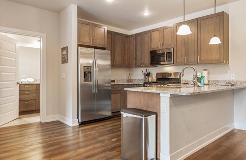 Dillon Condo | See Fall Colors on a Short Walk from This Modern Condo to Lake, Marina & Restaurants
