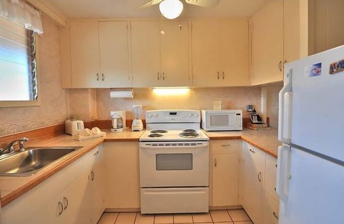 Honokowai Condo | See Maui on a Budget. Stay at Honokowai Palms Across from the Ocean!