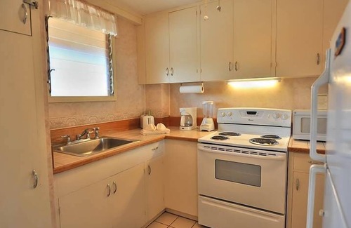 Honokowai Condo | See Maui on a Budget. Stay at Honokowai Palms Across from the Ocean!