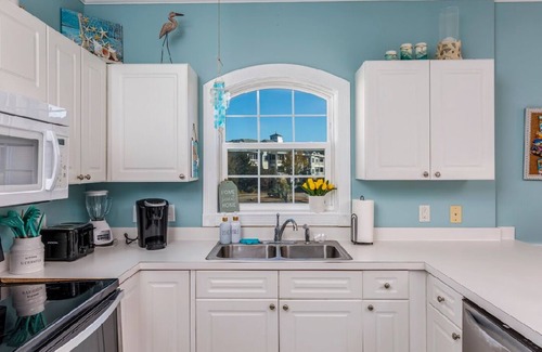 Central Myrtle Beach Condo | Seeking snowbirds! 50% off month-long stay