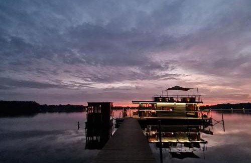 Mullrose Boat Rental | Seezeit im Hausboot mit Kamin & Sauna