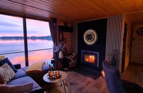 Mullrose Boat Rental | Seezeit im Hausboot mit Kamin & Sauna