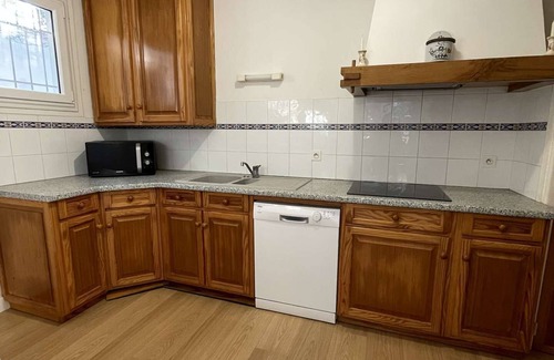 Les Estagnots Apartment | Seignosse, a stone's throw from Estagnots beach, villa with WiFi, sleeps 6, wooded and enclosed.