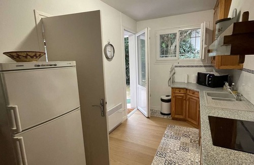 Les Estagnots Apartment | Seignosse, a stone's throw from Estagnots beach, villa with WiFi, sleeps 6, wooded and enclosed.