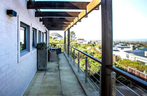 Chanteclair Villa | SELAH