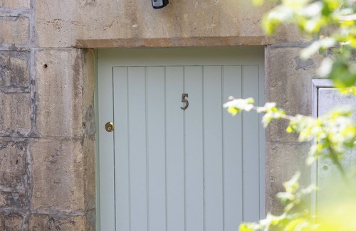 Box Apartment | Self catered Coach House near Bath, sleep 4 with private entrance, marble bathroom, parking, Wifi