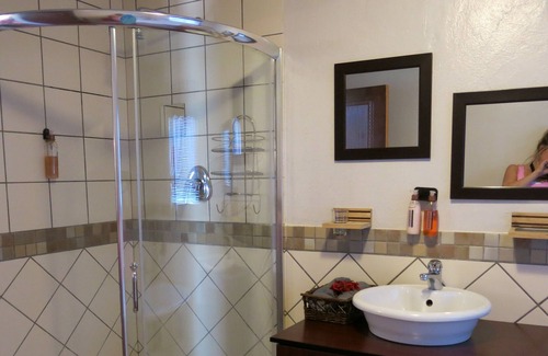 Bloemfontein Apartment | Self Catering (1 Bedroom + sofa bed/full bathroom) ideal for 4 guets - welcome