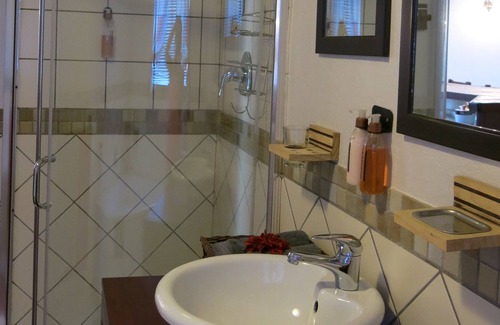 Bloemfontein Apartment | Self Catering (1 Bedroom + sofa bed/full bathroom) ideal for 4 guets - welcome