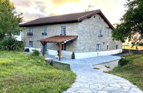 Urcabustaiz Cottage | Self catering Baserri Ulle Gorri for 10 people
