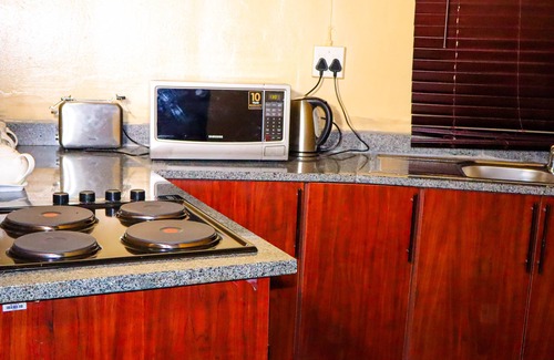 Flora Park Ski Chalet | Self Catering Chalets - Manyeleti