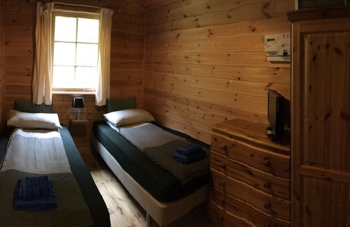 Ynysddu Cabin | Self Catering Holiday Lodge set in 6 acres of wooded Hillside in South Wales