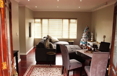 Rome Glen Apartment | Self catering one bedroom apartment with mountain view on wine routes.