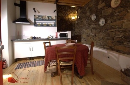 Sabugal e Aldeia de Santo Antonio Cabin | Self catering Palheiros do Castelo for 4 people