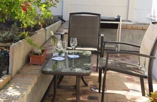 Eversdal Cottage | Self-catering, spacious Bachelors flat, WiFi, DSTV, garden-patio, secure parking