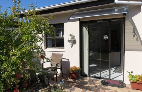 Eversdal Cottage | Self-catering, spacious Bachelors flat, WiFi, DSTV, garden-patio, secure parking