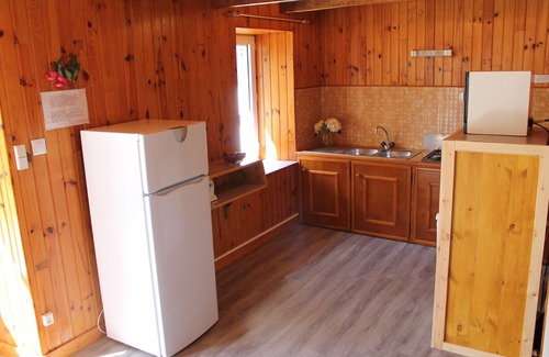 Plonevez-Porzay Apartment | Self-contained apartment in former farmhouse converted into gîtes