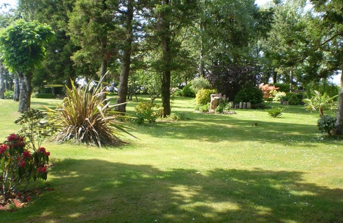 Plonevez-Porzay Apartment | Self-contained apartment in former farmhouse converted into gîtes