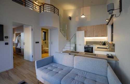 Lefktron Apartment | Selini Penthouse Suite