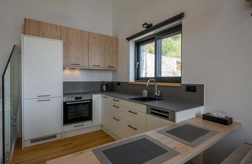 Lefktron Apartment | Selini Penthouse Suite