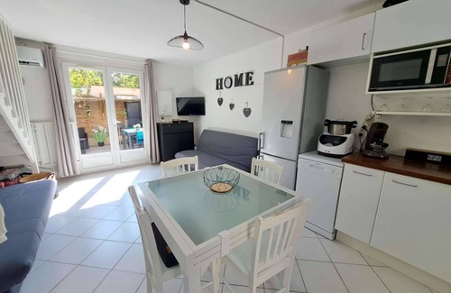 Marseillan Plage Apartment | Semi-detached house A/C 7 people with pool and parking in Marseillan-Plage