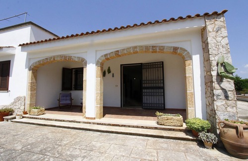 Tiggiano House | Semi-detached house with garden and pool 508