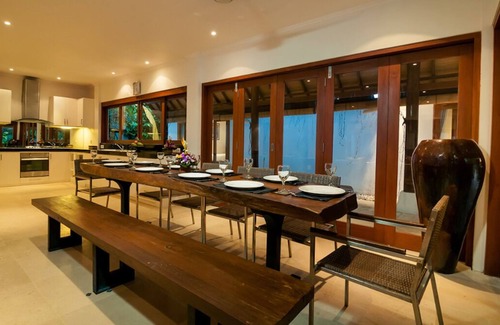 Dyanapura Villa | SEMINYAK 7 BEDROOM/9 BEDS, GREAT VALUE