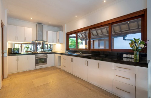 Dyanapura Villa | SEMINYAK 7 BEDROOM/9 BEDS, GREAT VALUE