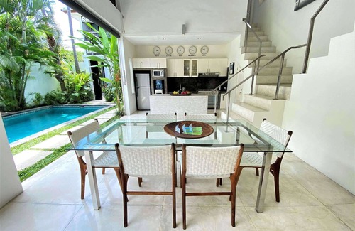 Drupadi Villa | Seminyak luxury 2 bedroom villa with large pool and tropical garden