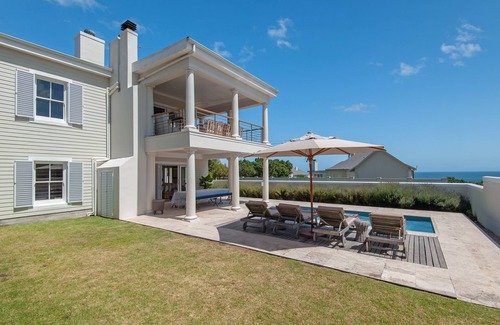Voelklip Villa | Sensational Beach House in Hermanus- No Loadshedding as Inverter installed