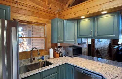 Wears Valley Cabin | Sep 29-Oct 3 Open, Mountain's Edge, Bears*Bears*Bears, Secluded, Stunning Views, Fishing