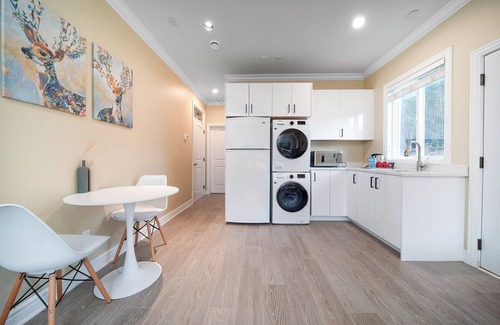 Steveston House | separate entrance large 1 bedroom suite