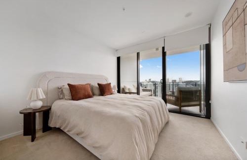 Burleigh Heads Apartment | Seren - Luxury Ocean Views With Pool And Gym