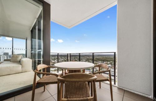 Burleigh Heads Apartment | Seren - Luxury Ocean Views With Pool And Gym