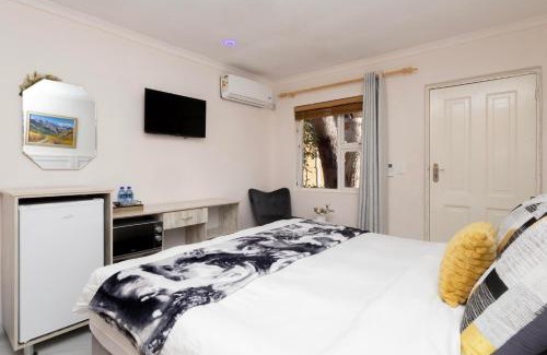 Cape Town House | Serena inn Room 1