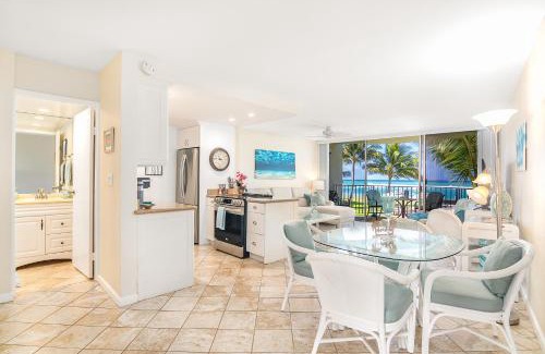 Maili Apartment | *SERENDIPITY ON THE MOANA - Legal & Oceanfront - Great for Work & Play!*