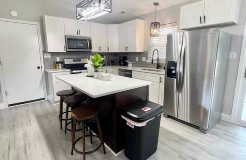 McCutcheon Field House | Serene 3-bedroom house w/big yard in Jacksonville