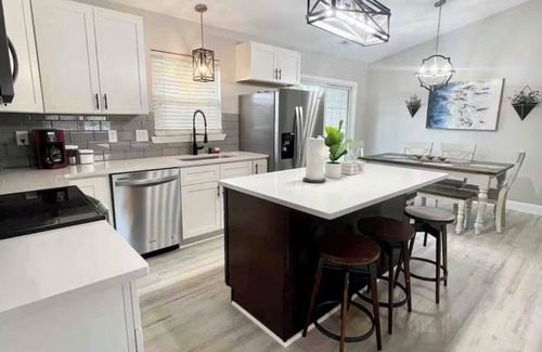 McCutcheon Field House | Serene 3-bedroom house w/big yard in Jacksonville