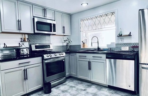 Agoura Hills House | Serene 4-bedroom house lake front house