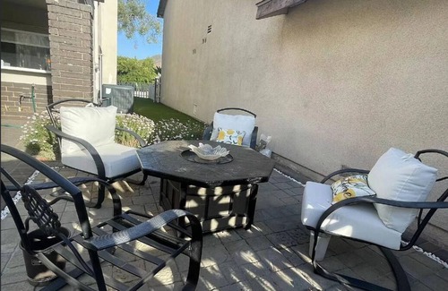 Agoura Hills House | Serene 4-bedroom house lake front house