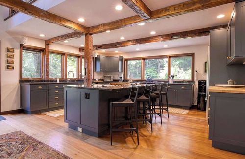 Egremont House | Serene 5-BR Retreat 9-Min to Catamount