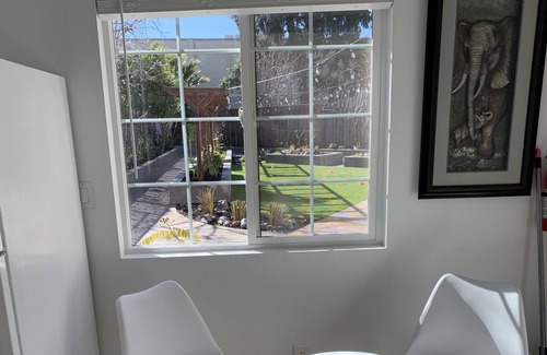Castro Valley Cottage | Serene & Bright 1 Bedroom Cottage/Garden Views/Free Parking/Free Laundry