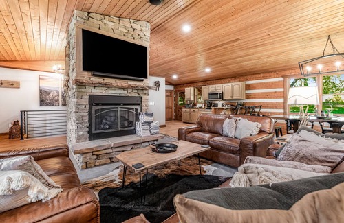 Kodak Cabin | Serene cabin with pool, hot tub, game room, fireplace, & free attraction tickets
