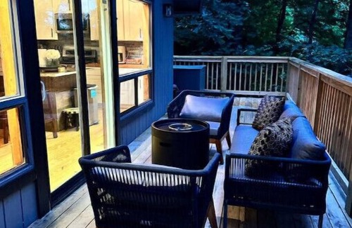 Tate Cabin | Serene Chalet Surrounded by Trees with Hot Tub & Resort Amenitiesn