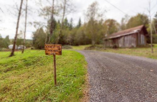 Carrolls Apartment | Serene Cottage in the Woods