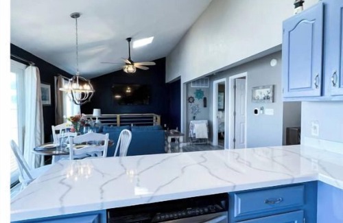 Peoria Heights Cottage | Serene & Cozy Waterfront Home with Breathtaking Sunset Views, Pet Friendly!