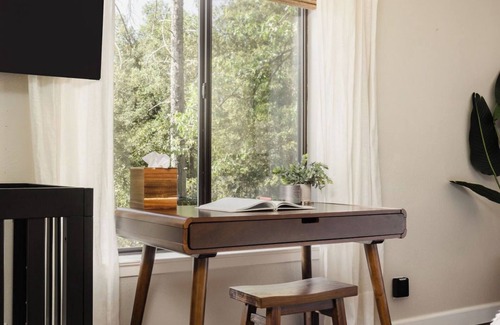 Yosemite Forks House | Serene Creekfront Cabin - KingBed - 20min Yosemite - Wraparound starview deck