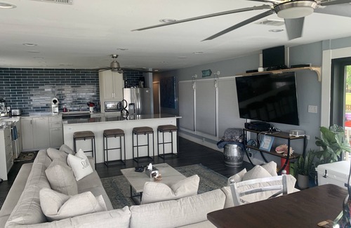 Kingsland Cottage | Serene custom home on an expansive 290’ of majestic Lake LBJ shoreline.