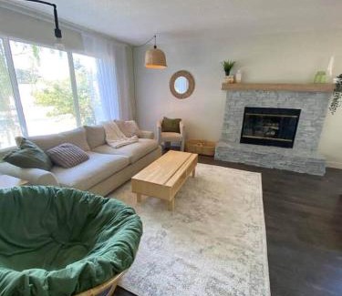 Red Deer House | Serene Family Getaway-4Bed 3Bath | Super Location