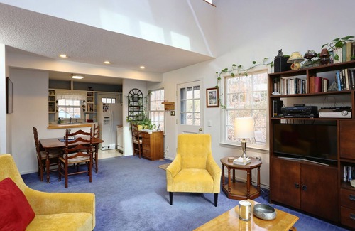 Durham House | ★ Serene Forest Home ★ Near Duke & Trails ★ Dog Friendly★ Families Welcome ★